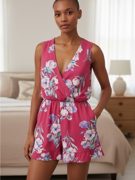 Everly Pants - Everly Pink Floral Short Romper M